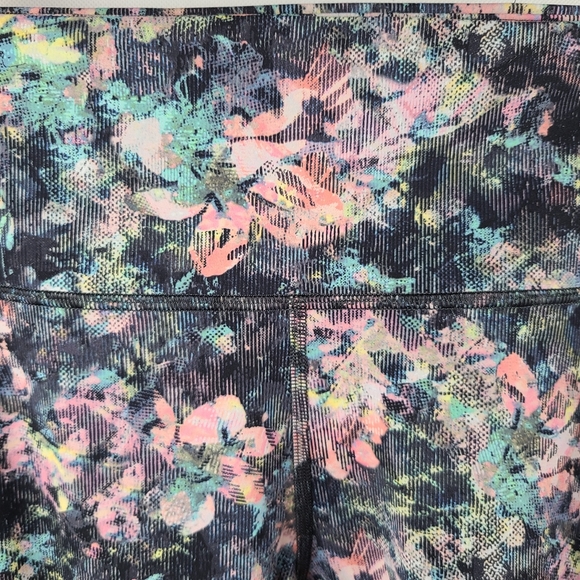 Women's Lululemon Fast And Free Crop II Size 12 Dappled Daze Multi Floral Nulux - Picture 4 of 8